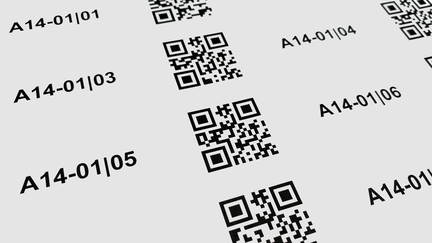 Etiketten mit QR-Codes für Regalbeschriftung